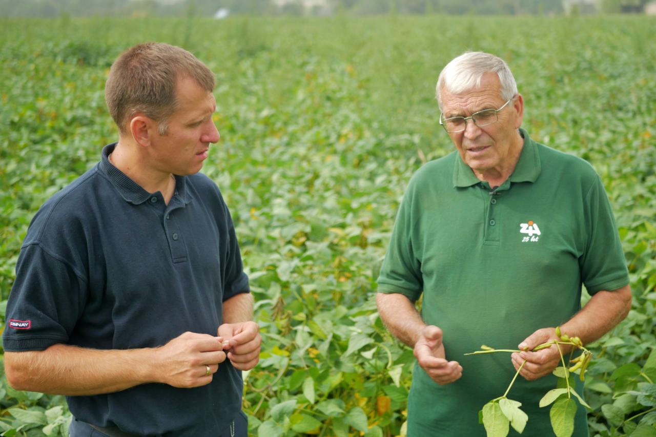 Tadeusz Solarski opowiadający o stosowaniu krzemu w uprawie soi. Fot. Bartłomiej Kowalski